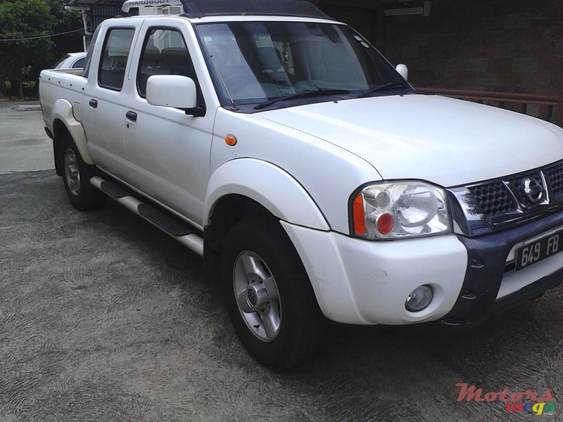 2009' Nissan Navara photo #1