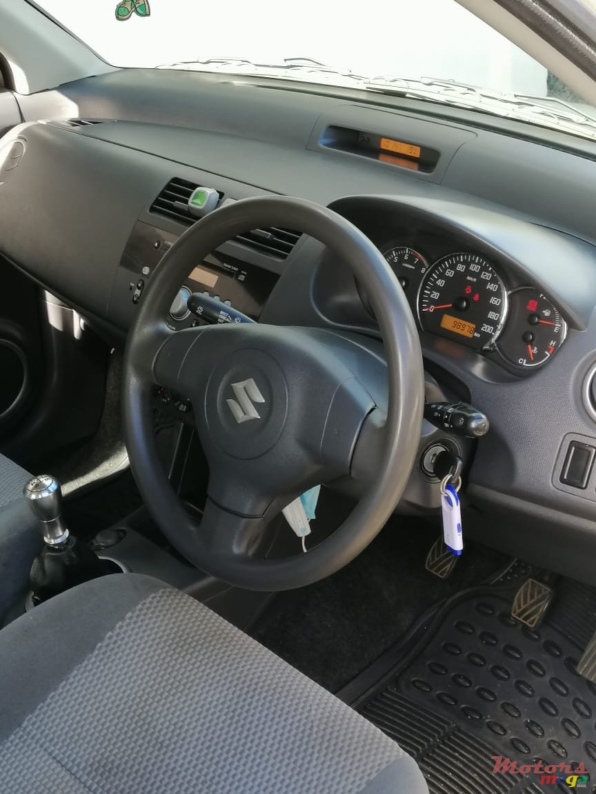 2009' Suzuki Swift photo #2