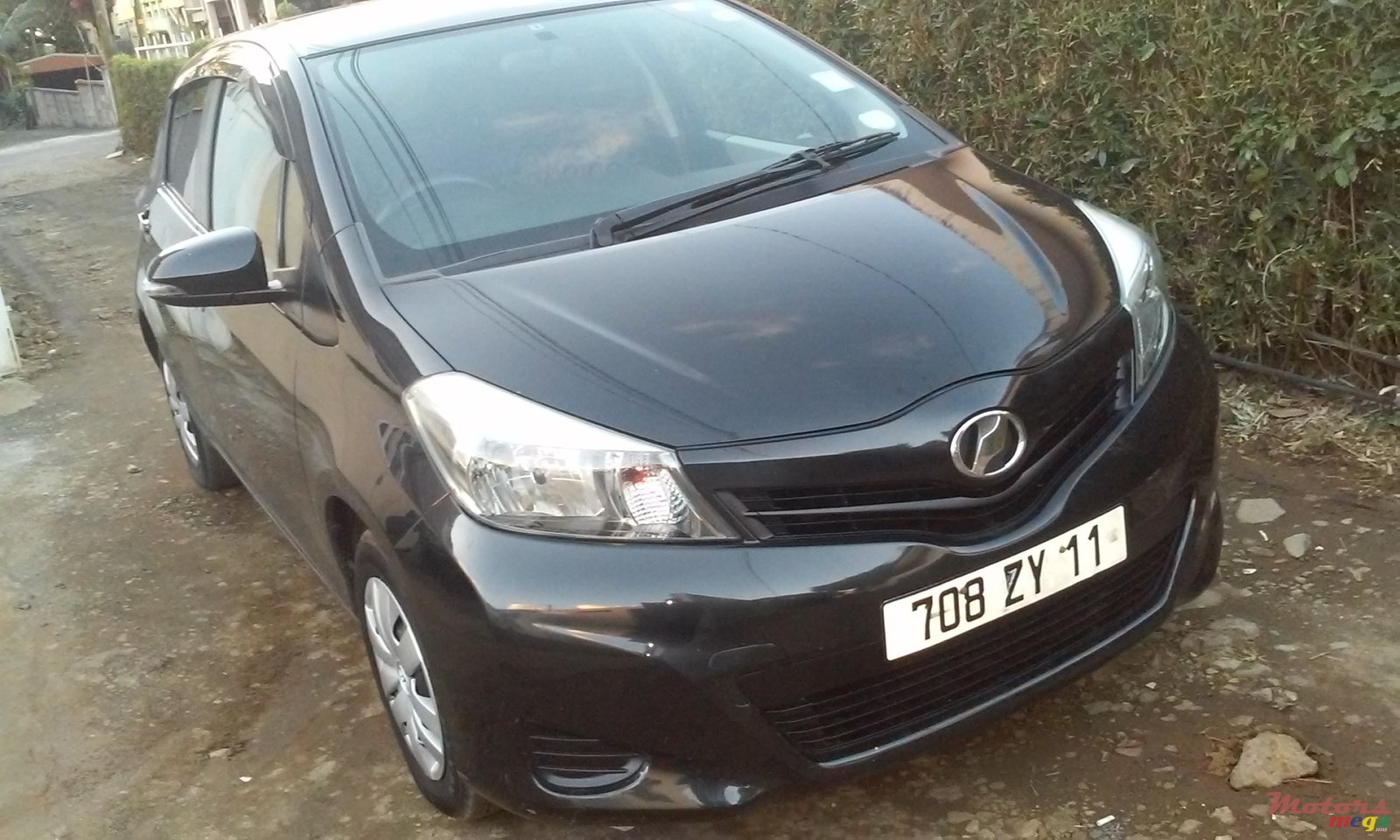 2011' Toyota Vitz New model photo #1