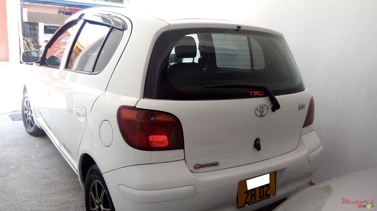 2002' Toyota Vitz 1000 photo #2
