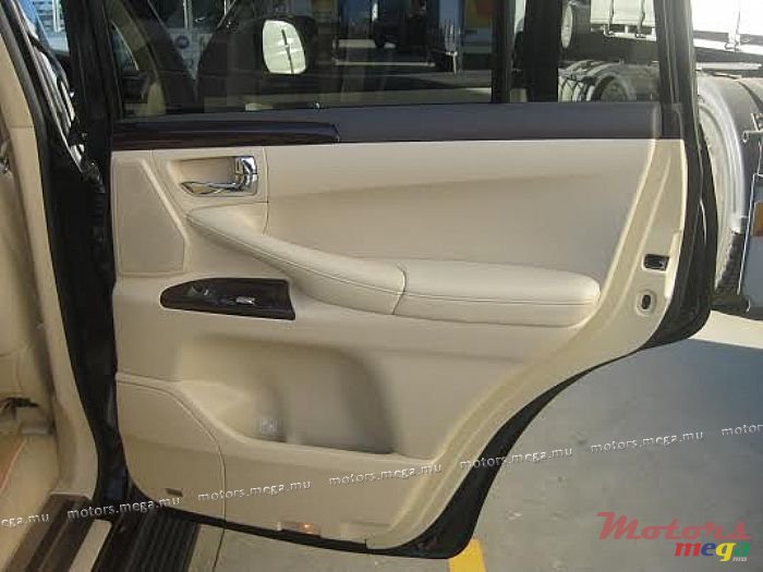 2011' Lexus LX 470 LX570 photo #6