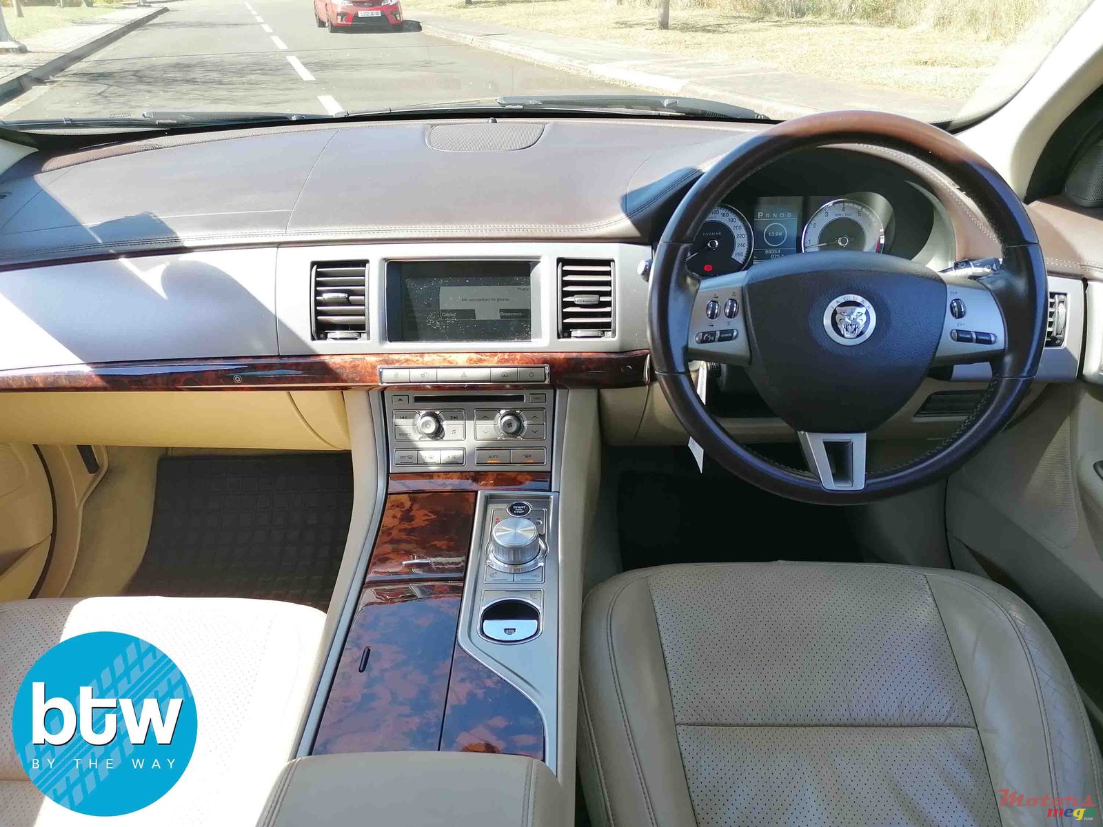 2010' Jaguar XF photo #6