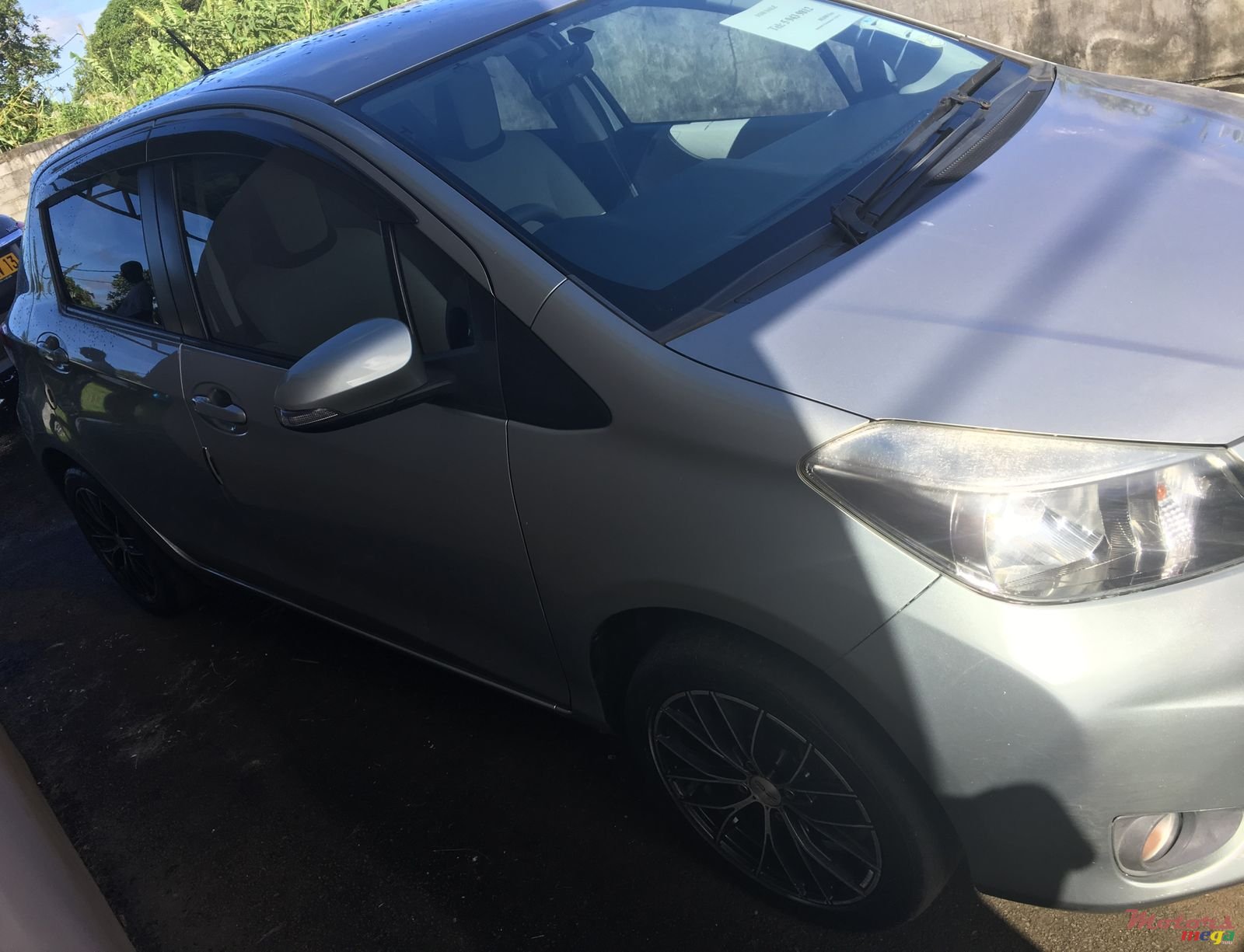 2011' Toyota Vitz photo #4