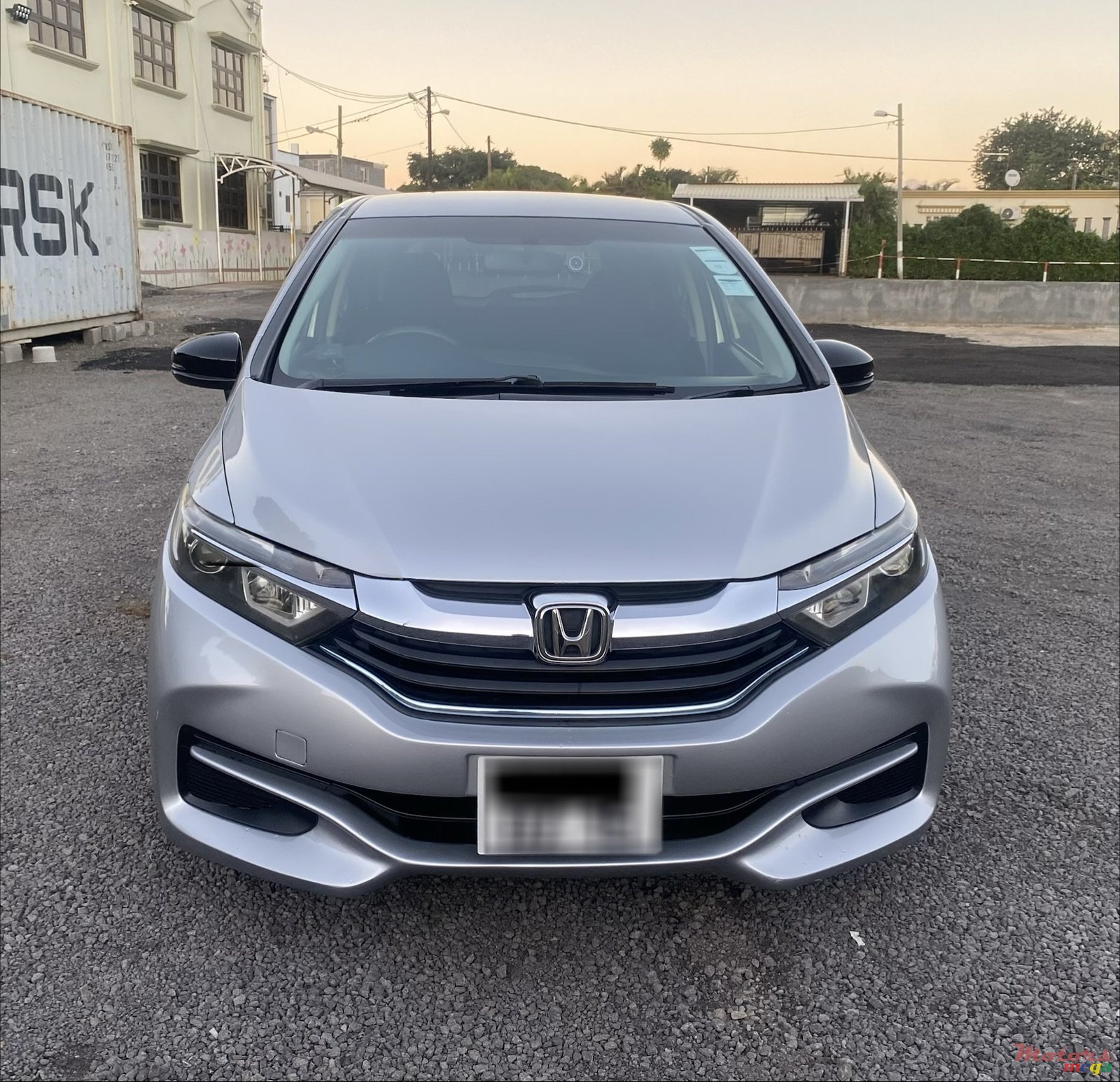 2015' Honda Shuttle Hybrid photo #1