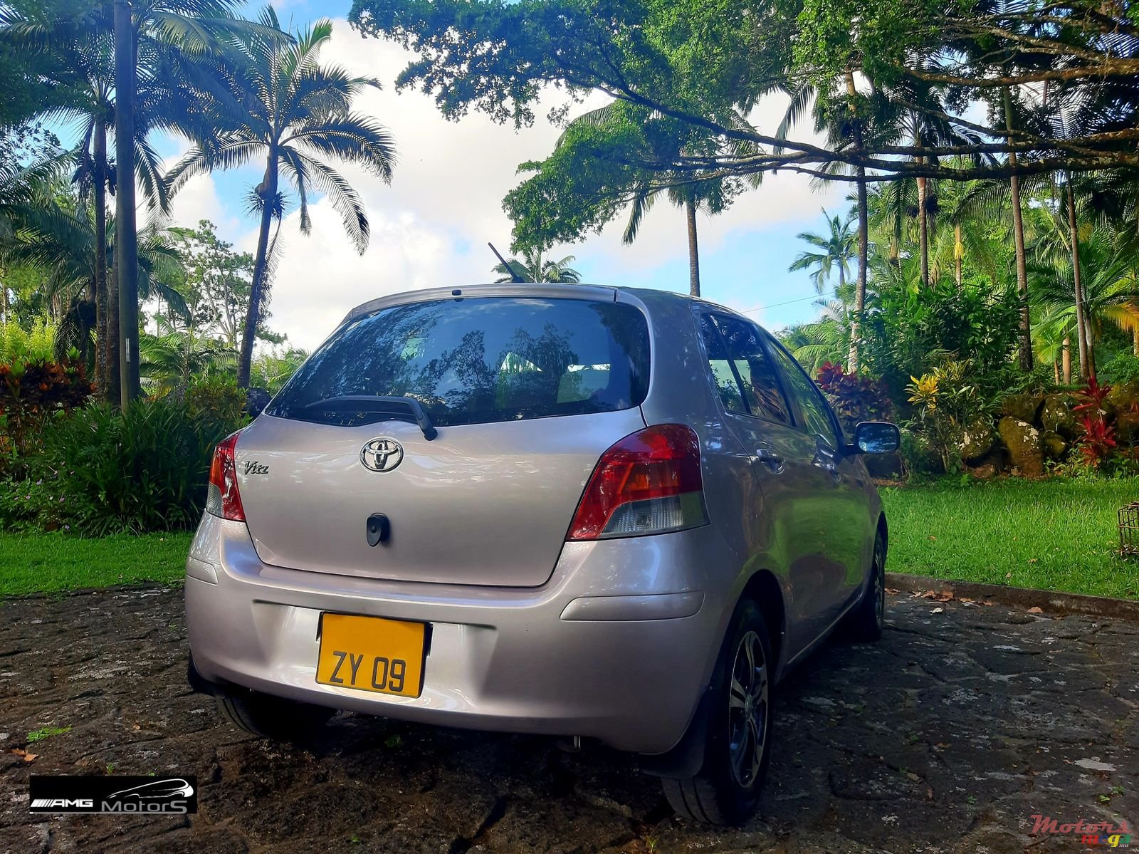 2009' Toyota Vitz photo #3