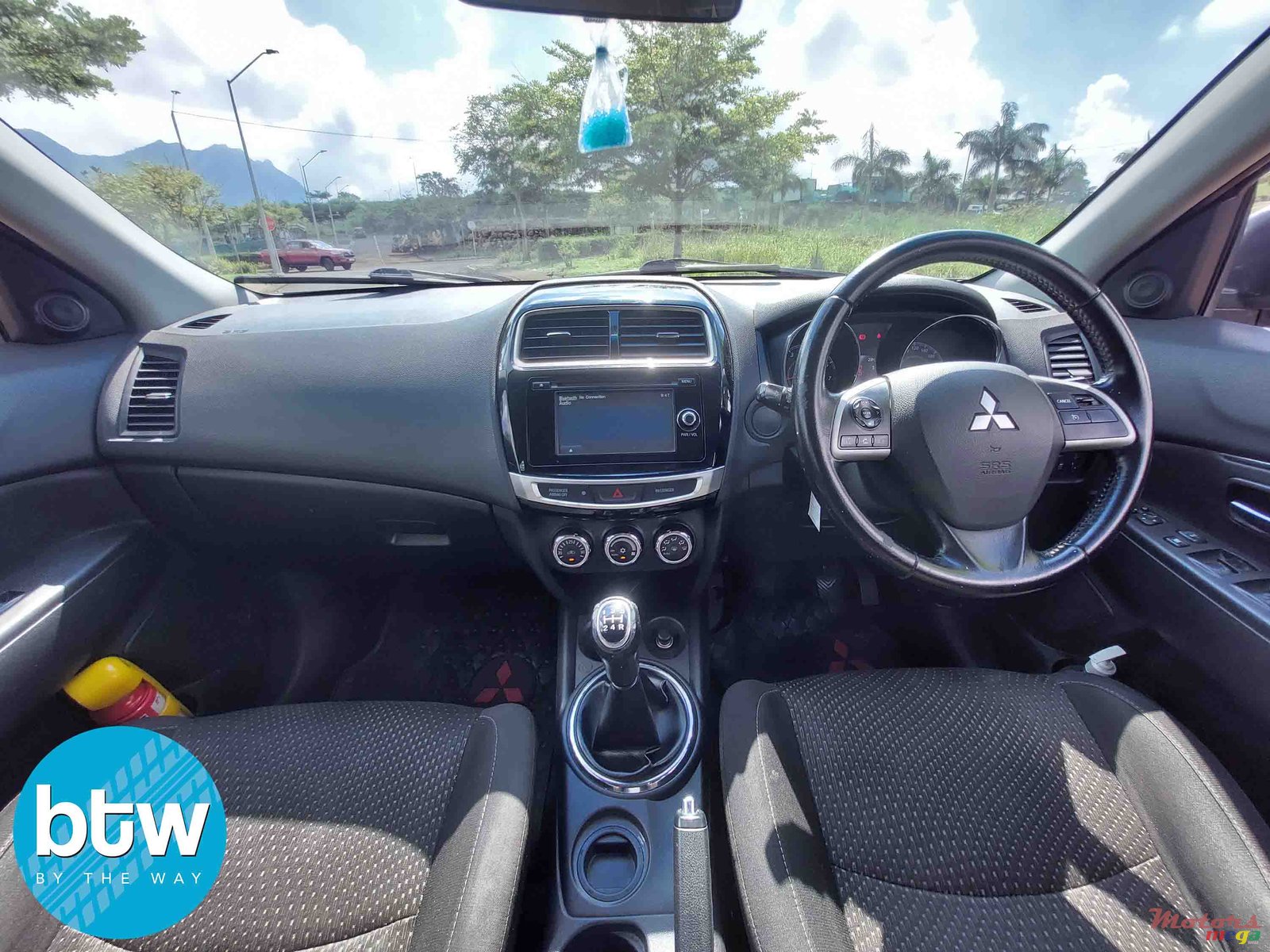 2015' Mitsubishi ASX photo #7