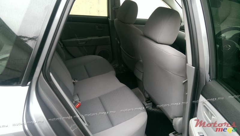 2004' Mazda Axela photo #6