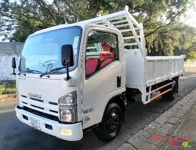 2010' Isuzu photo #4