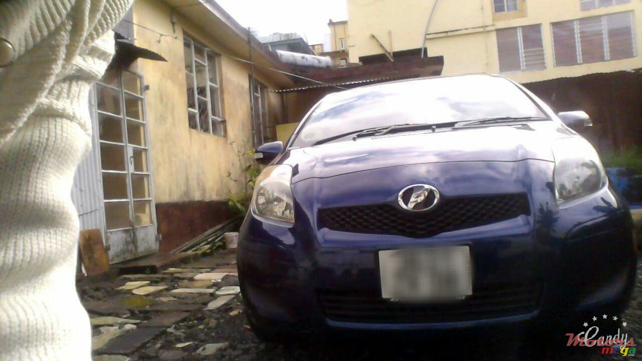 2008' Toyota Vitz photo #1