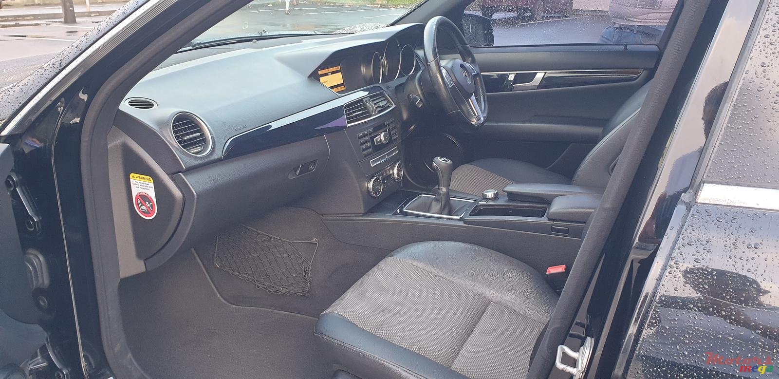 2011' Mercedes-Benz C-Class photo #6