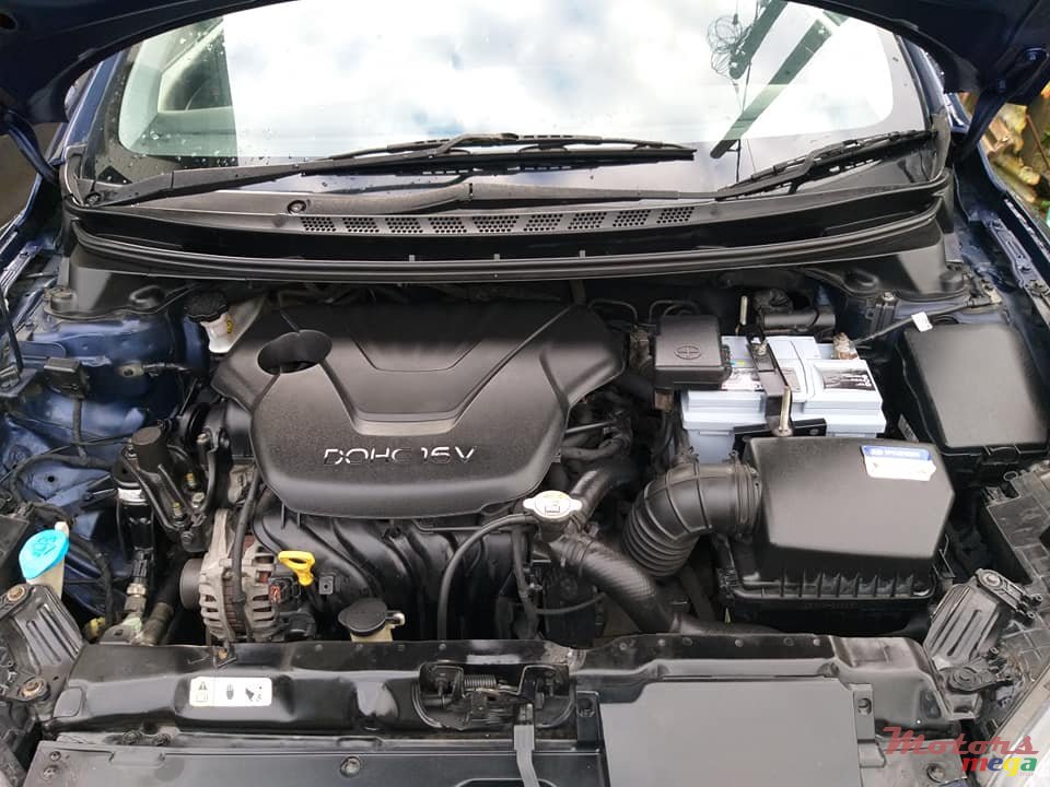 2012' Hyundai Elantra 1.6L photo #6