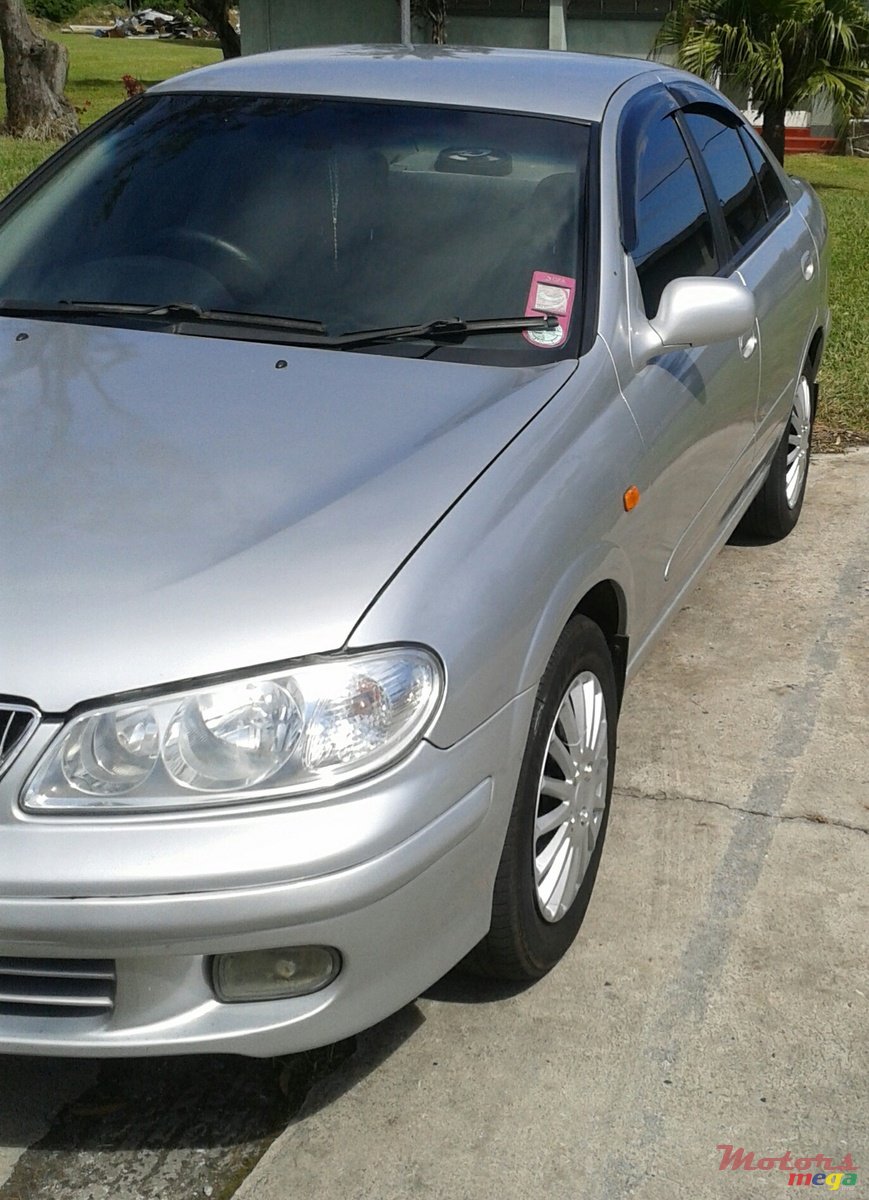 2001' Nissan photo #2