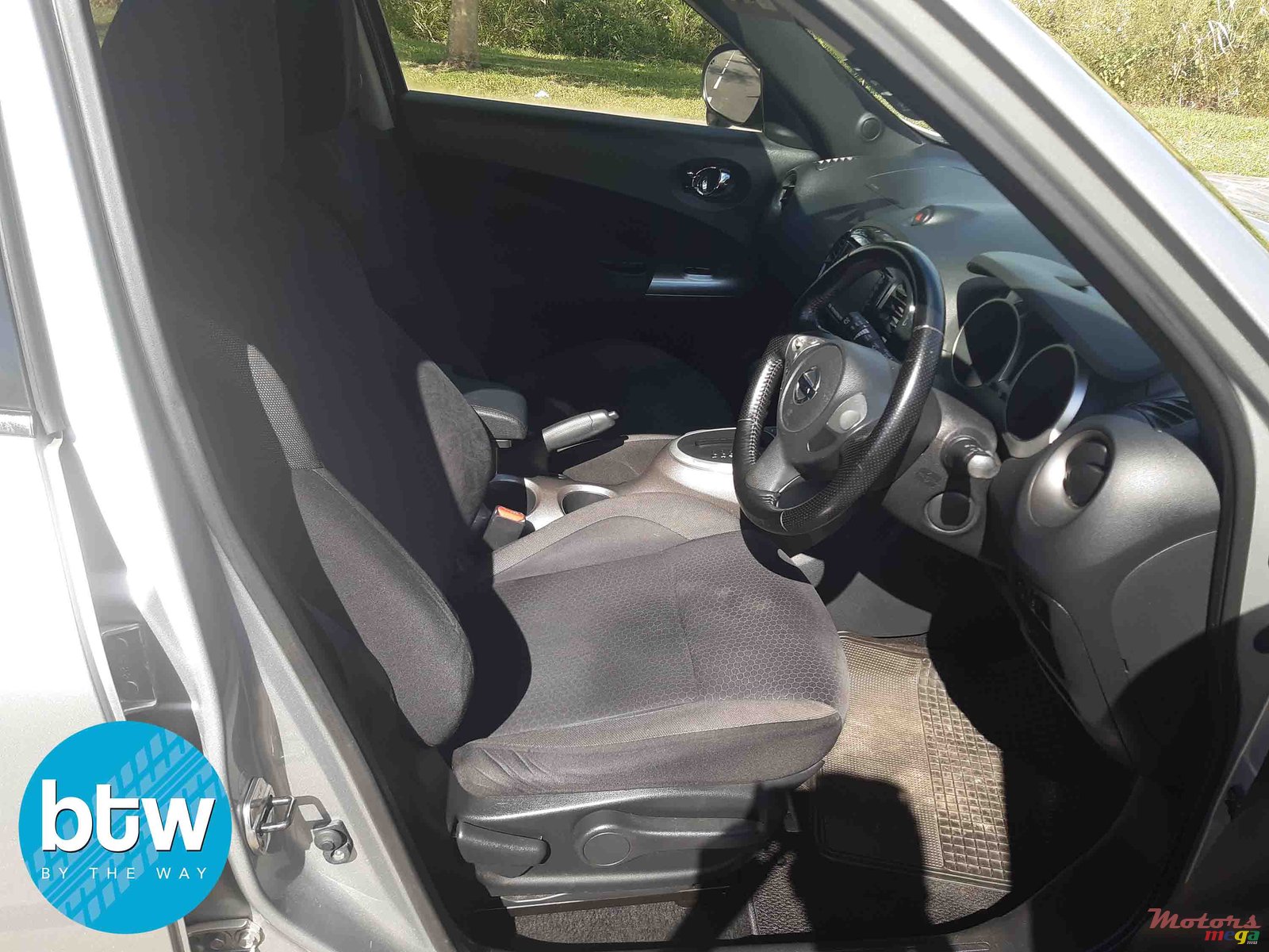 2012' Nissan Juke photo #6