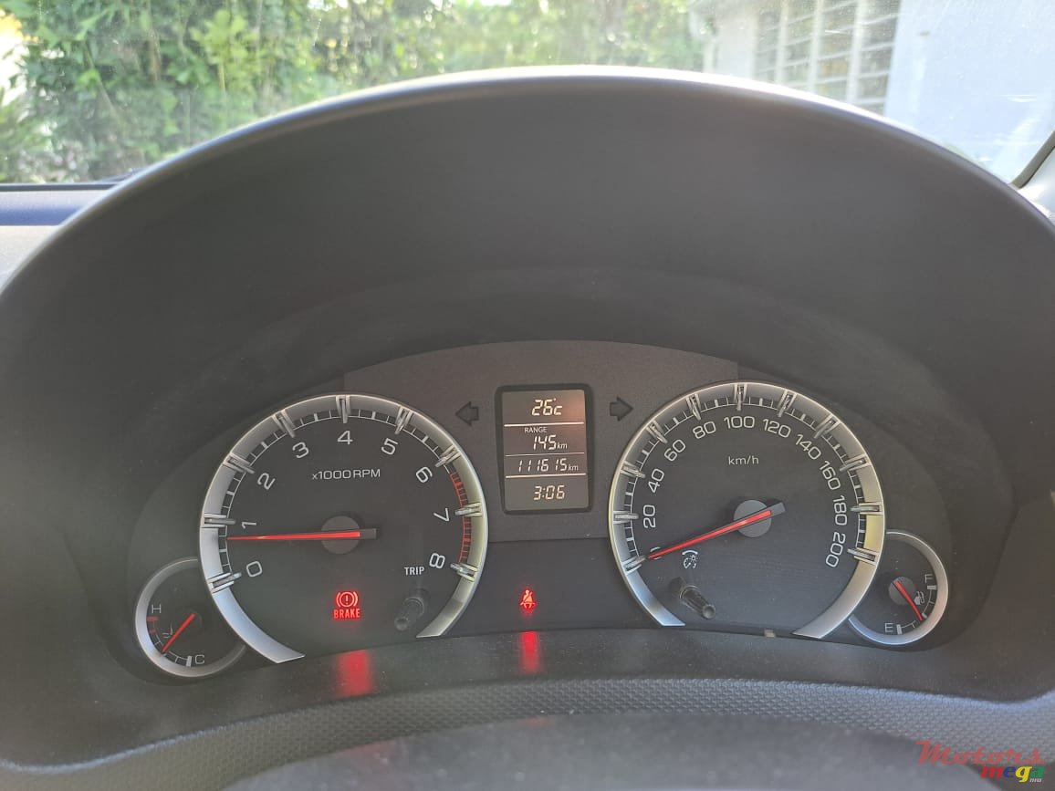 2013' Suzuki Swift photo #2