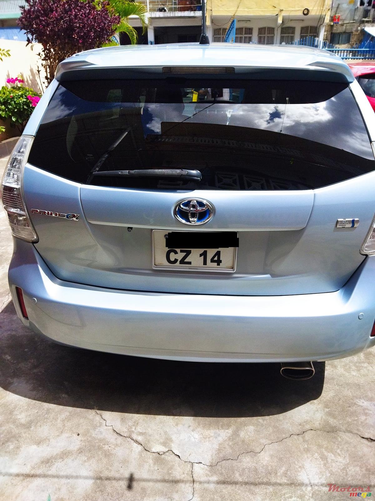 2014' Toyota Prius Hybride 7 seater photo #7