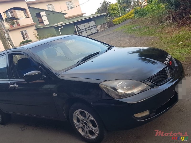 2005' Mitsubishi Lancer photo #1