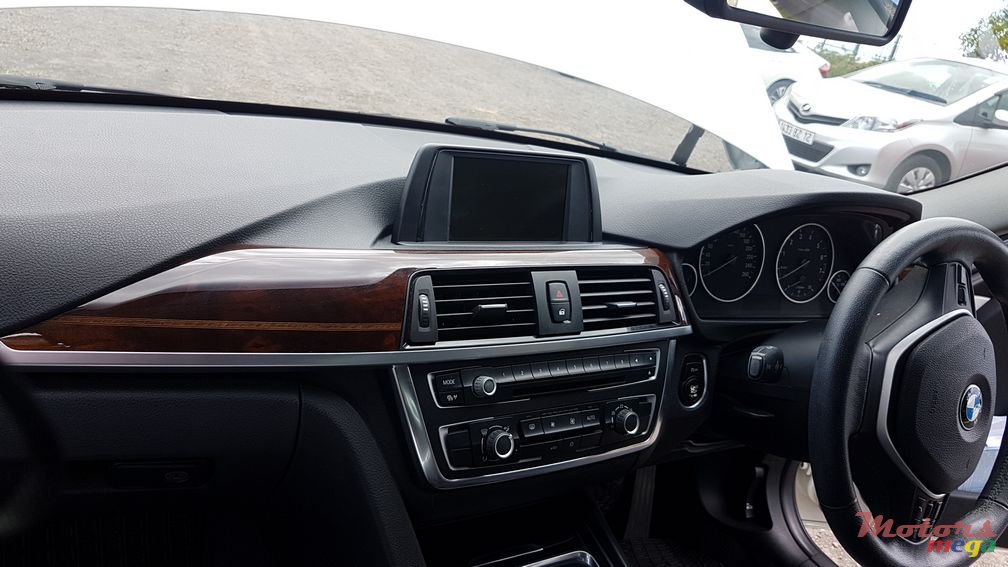 2012' BMW 328 Original photo #6