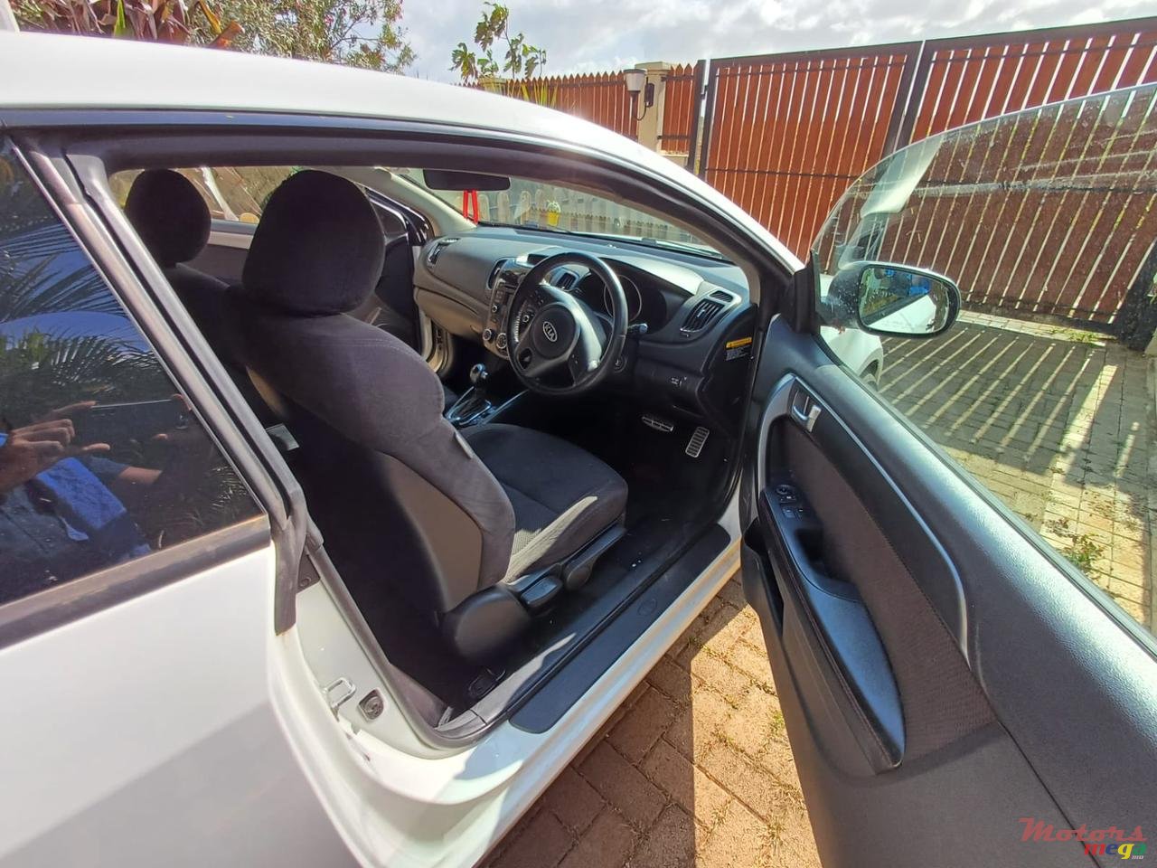 2012' Kia Cerato Koup photo #7