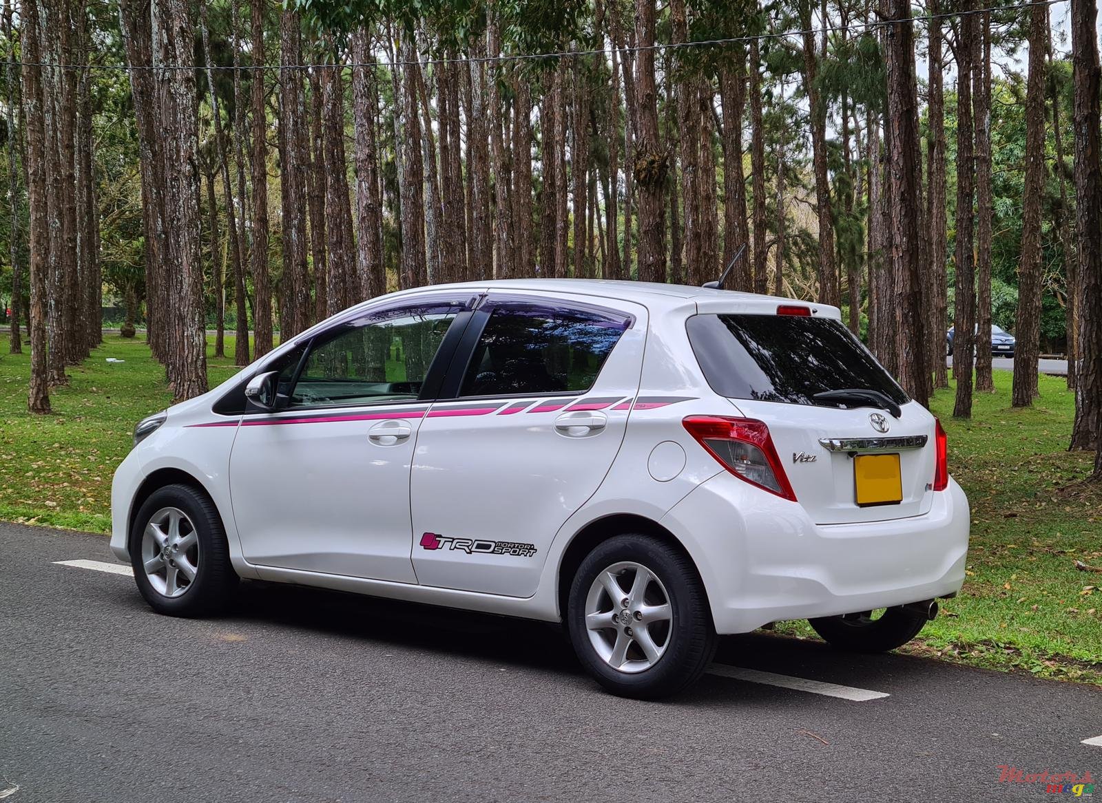 2012' Toyota Vitz photo #4
