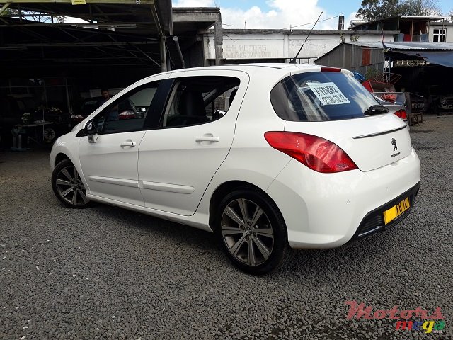 2012' Peugeot 308 photo #7