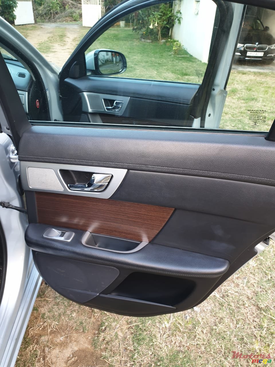 2015' Jaguar XF OEM Luxury photo #6