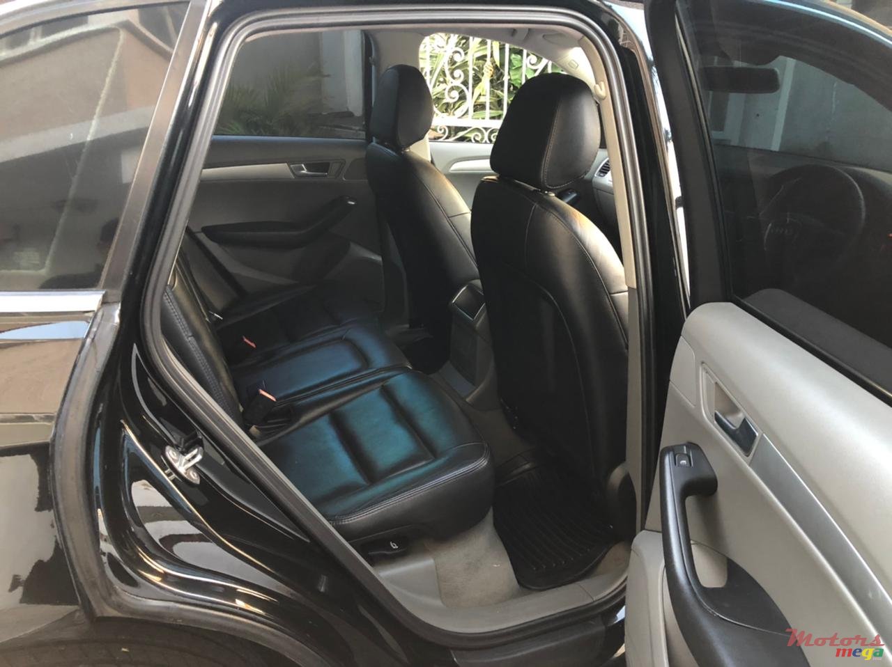 2011' Audi Q5 Quatro photo #4