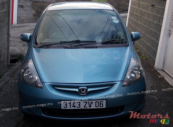 2006' Honda Fit photo #1