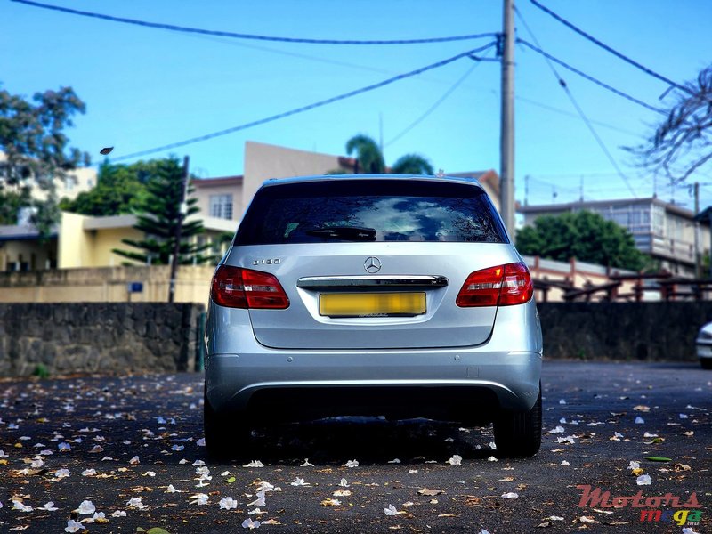 2014' Mercedes-Benz B 180 photo #3