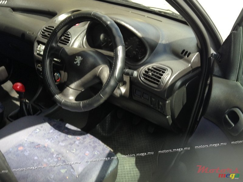 2001' Peugeot 206 photo #5