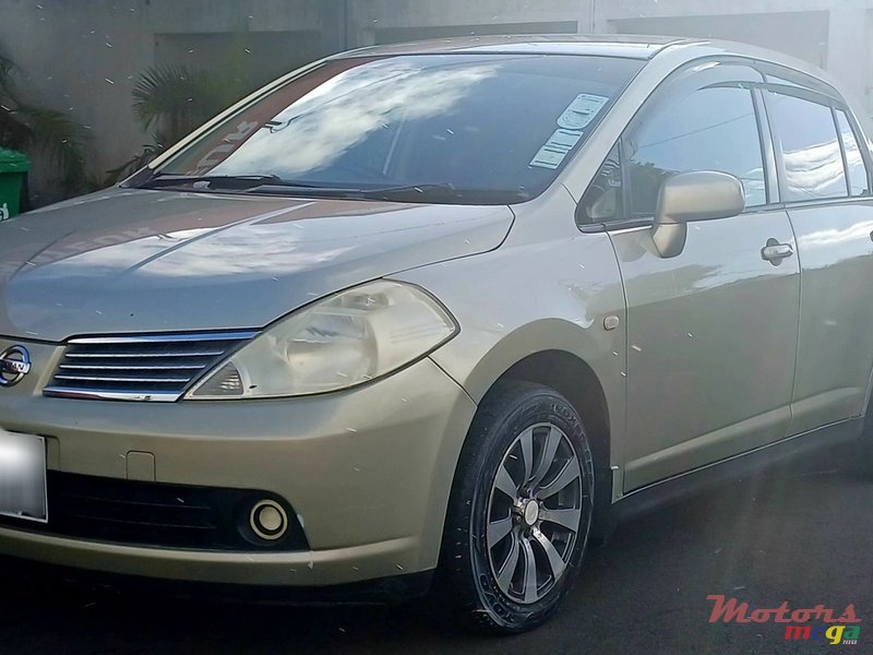 2006' Nissan Tiida Latio photo #2