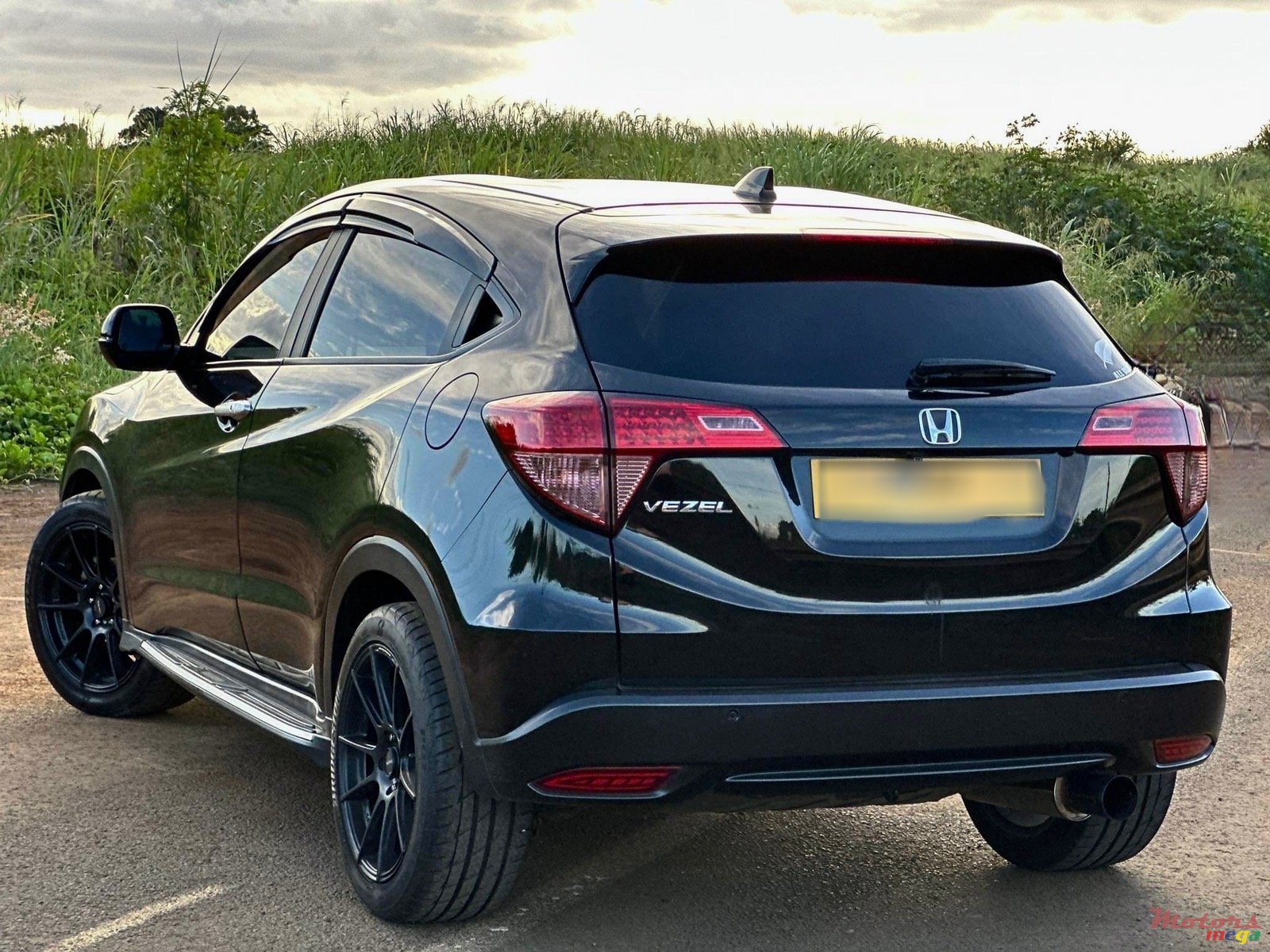 2015' Honda original photo #2