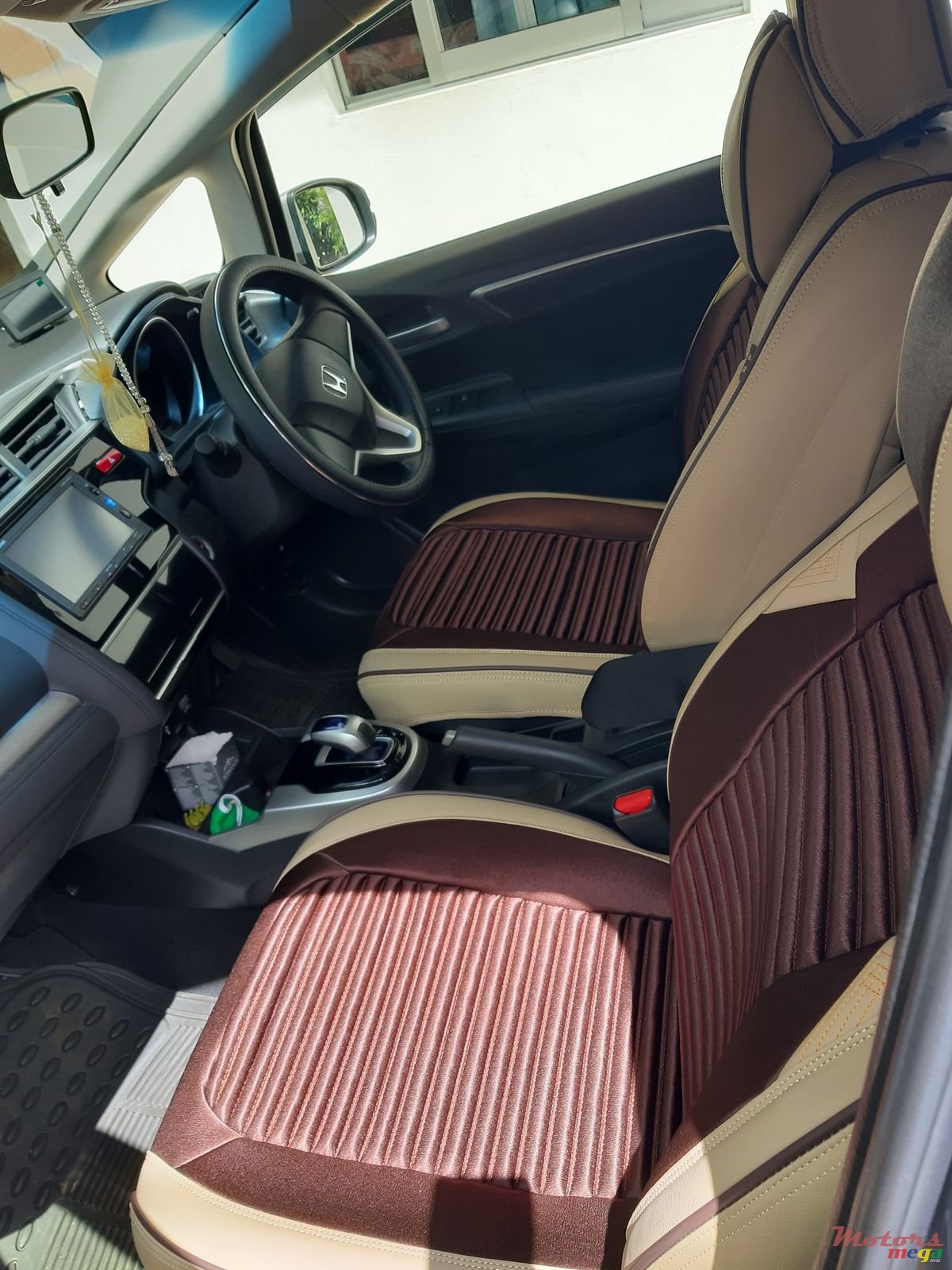 2016' Honda Fit Hybrid photo #3