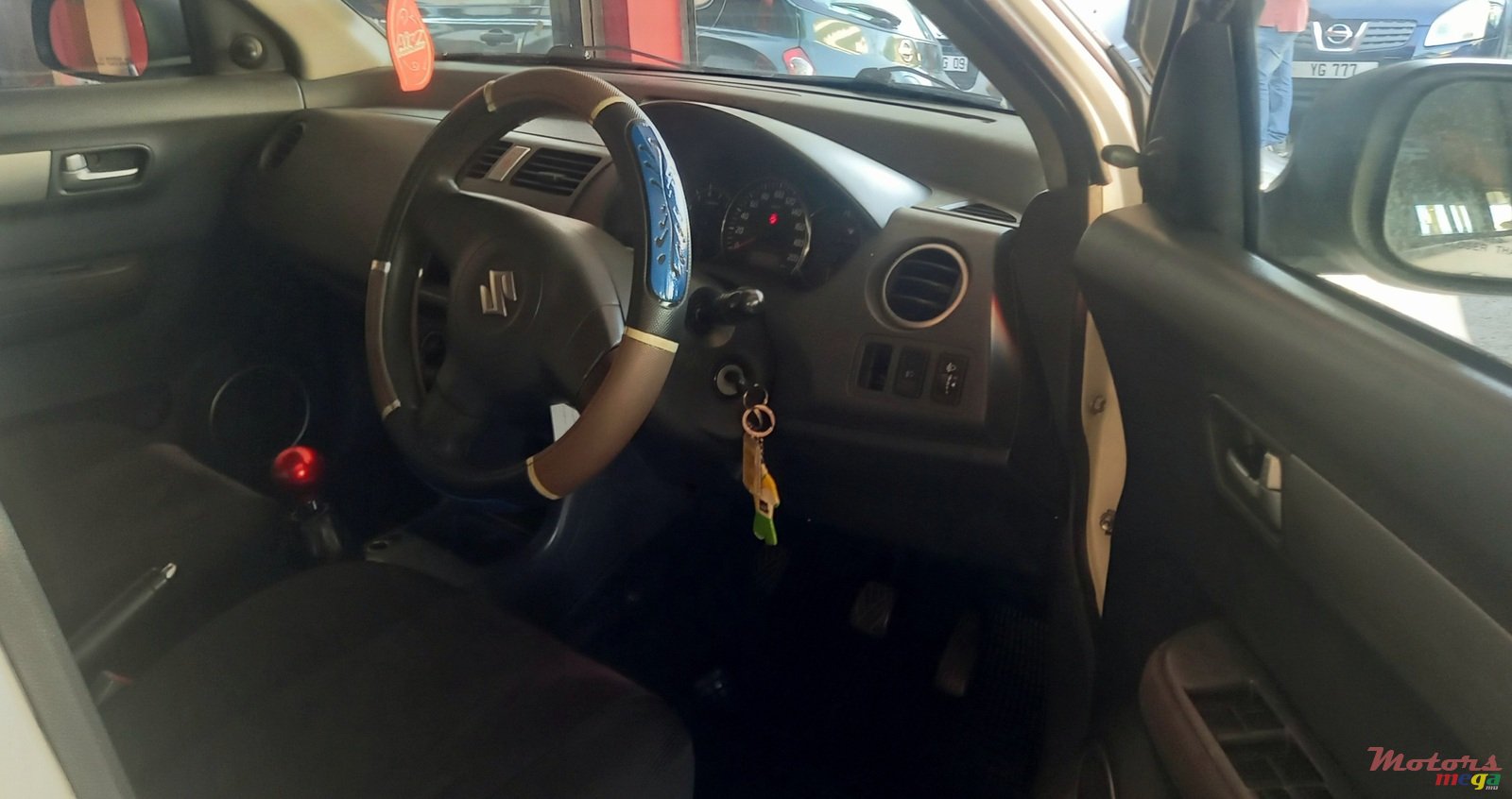 2009' Suzuki Swift VXi photo #5