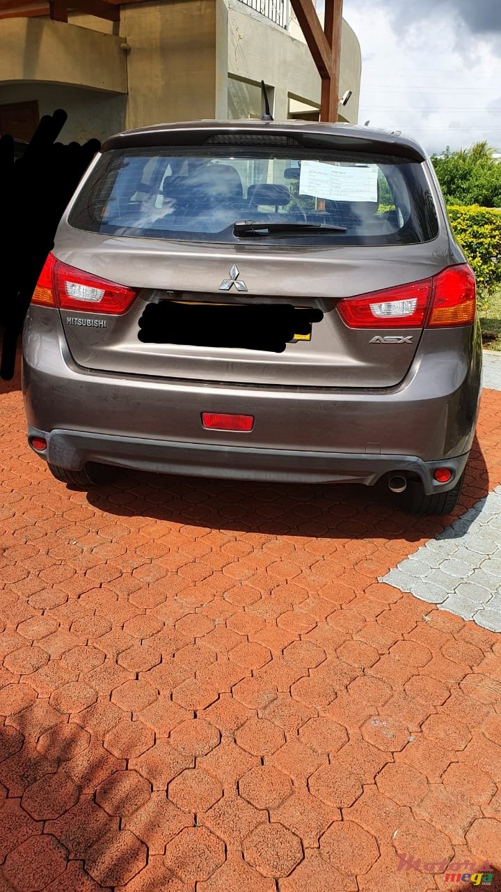 2014' Mitsubishi ASX photo #2