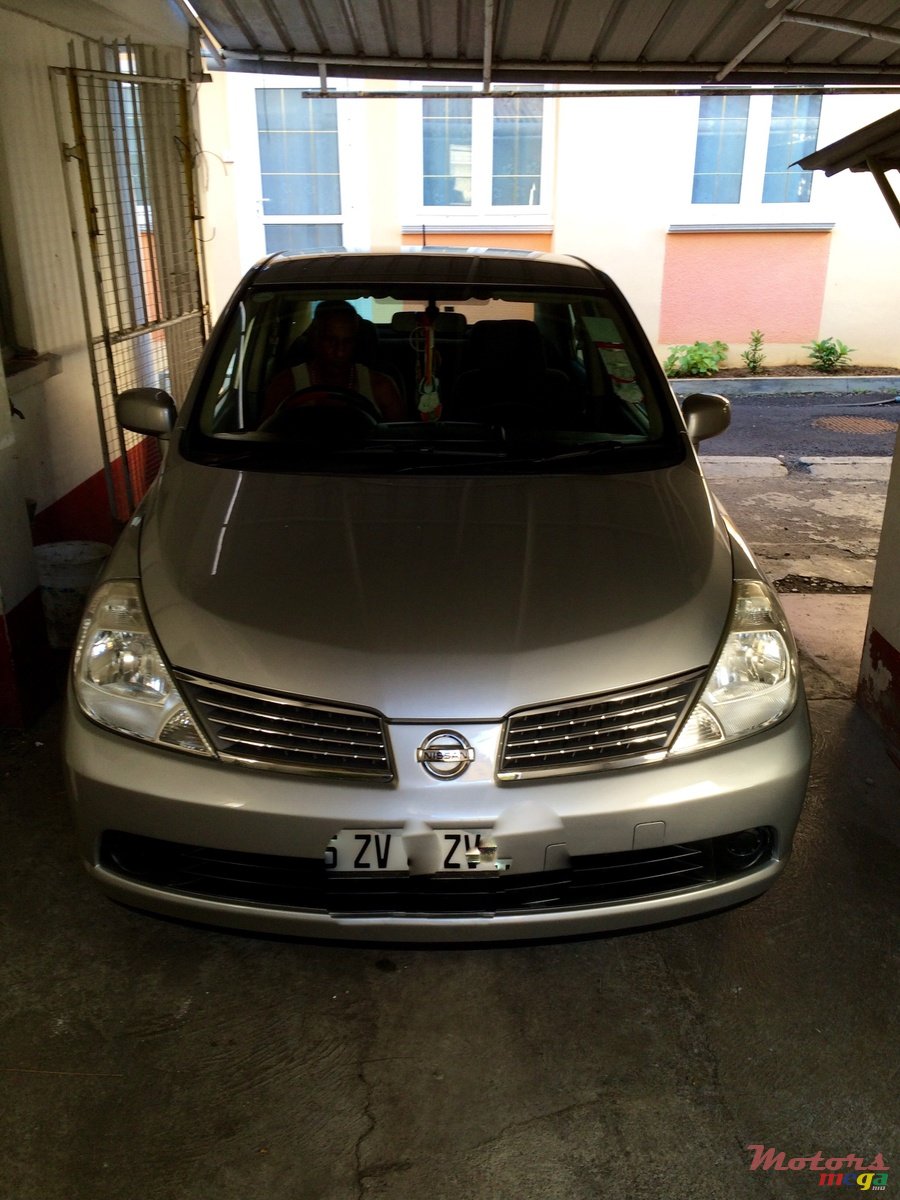 2007' Nissan Tiida photo #1