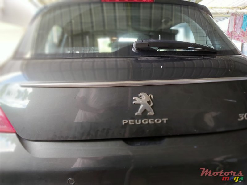 2012' Peugeot 308 photo #4