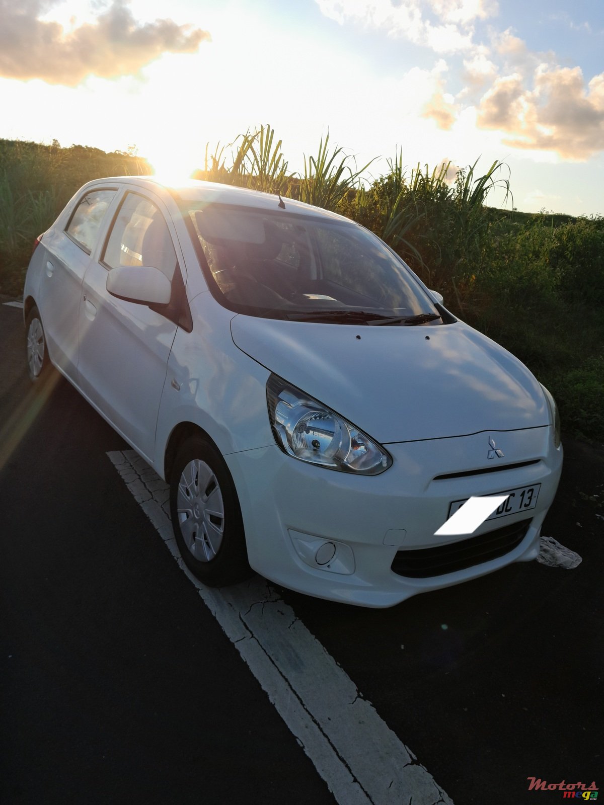 2013' Mitsubishi Mirage photo #1
