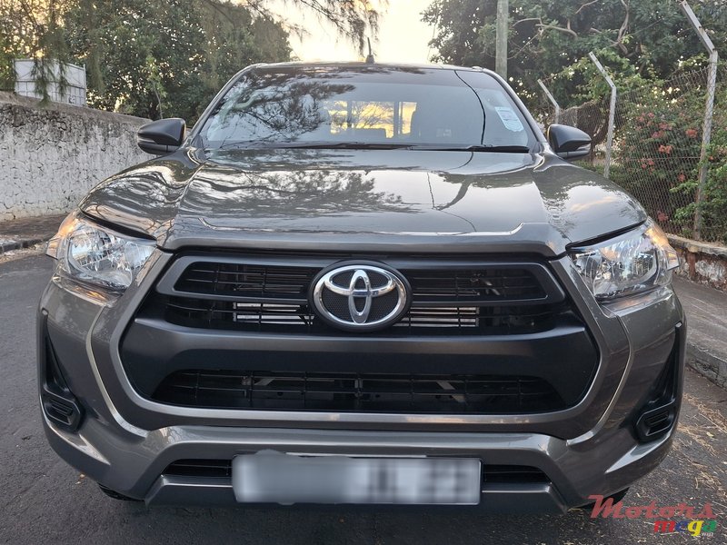 2023' Toyota Hilux photo #6