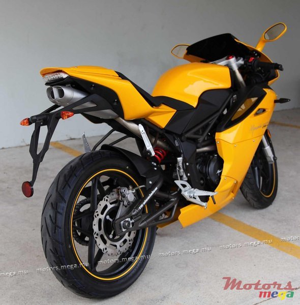 2012' Aprilia Megelli 250cc photo #3