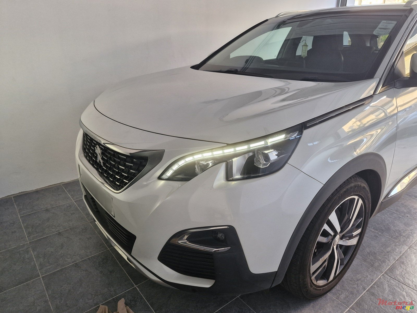 2017' Peugeot 3008 photo #1