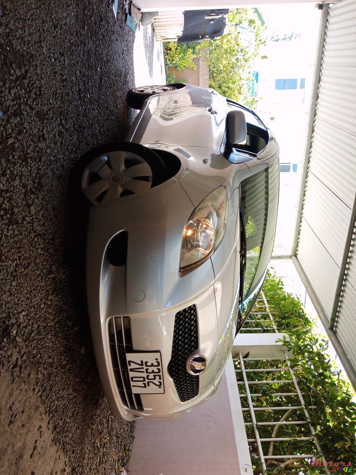 2007' Toyota Vitz photo #5