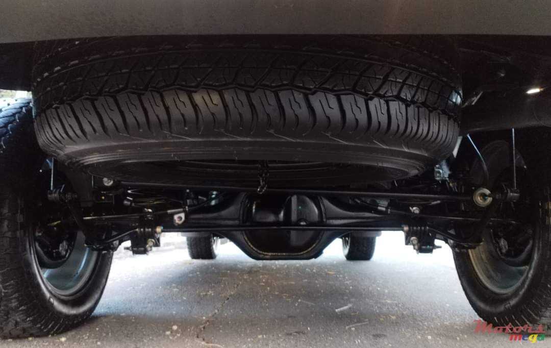 2020' Nissan Navara photo #5