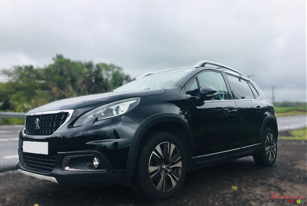 2020' Peugeot 2008 photo #3