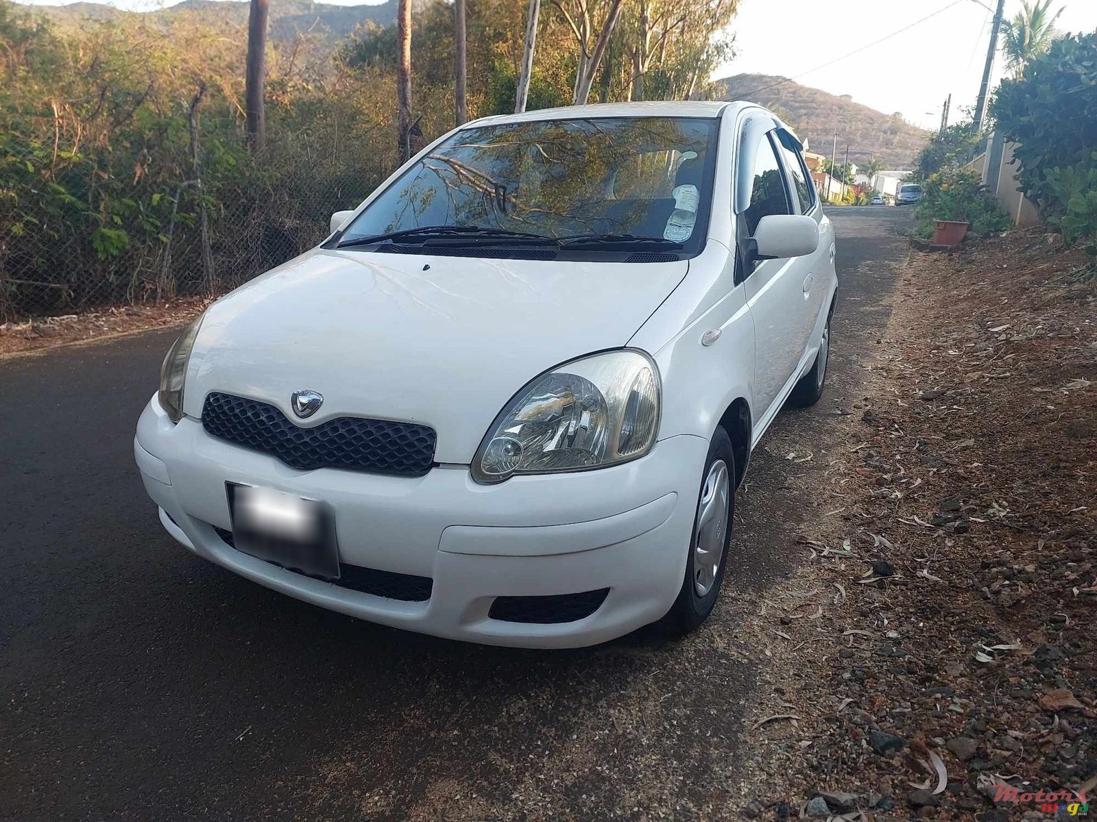 2003' Toyota Vitz SCP10 photo #2