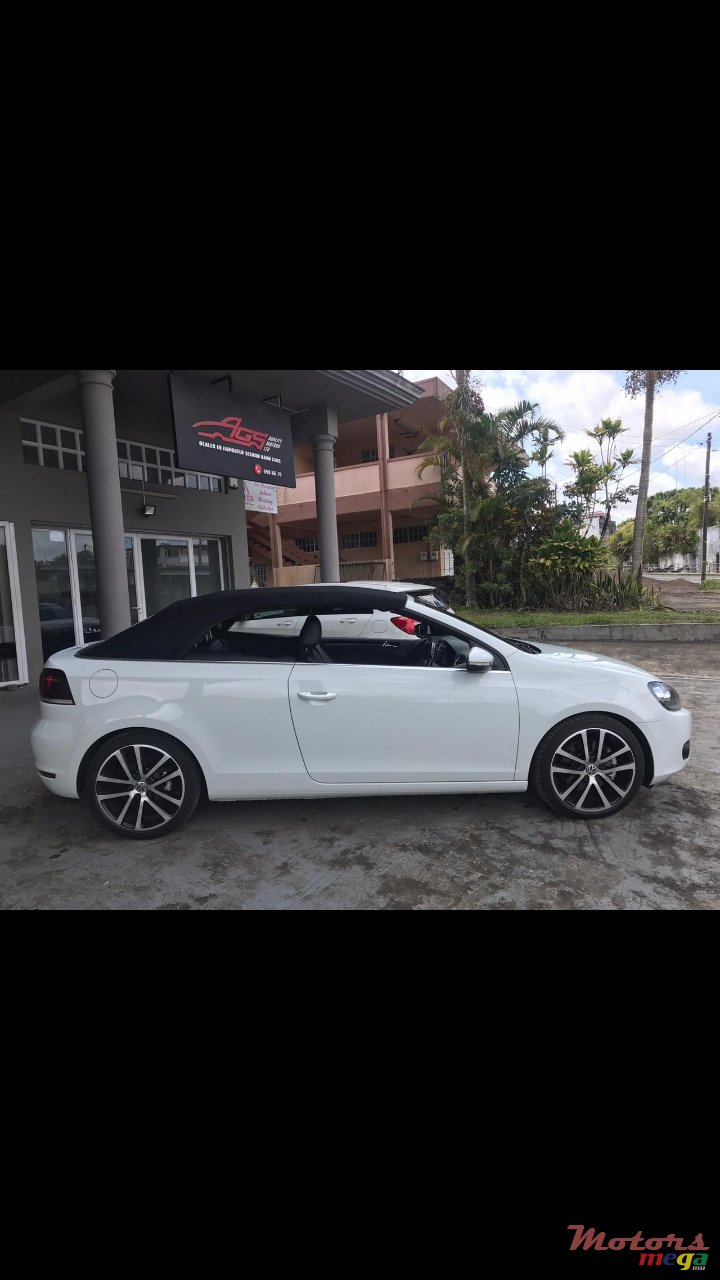 2013' Volkswagen Cabriolet photo #2