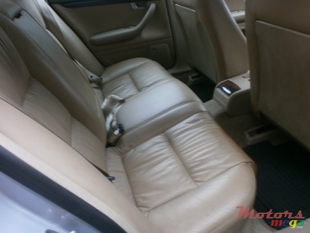 2010' Audi A4 photo #2