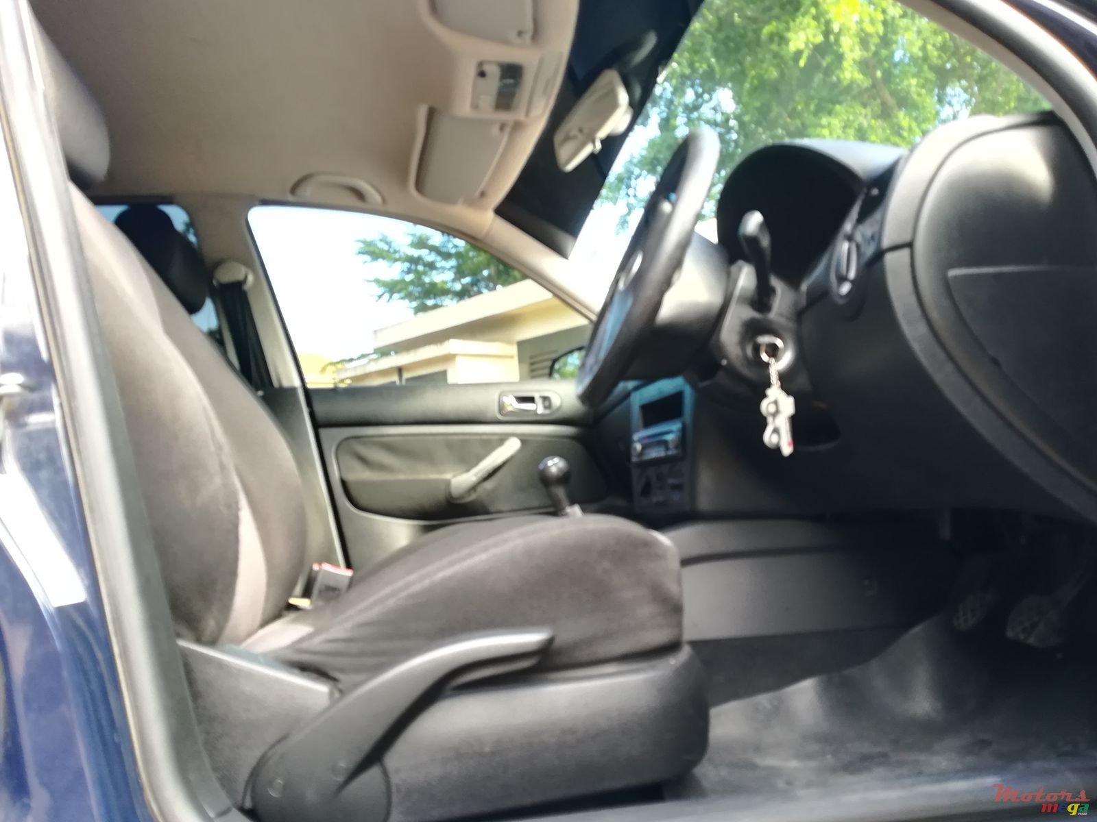 2003' Volkswagen Golf photo #5