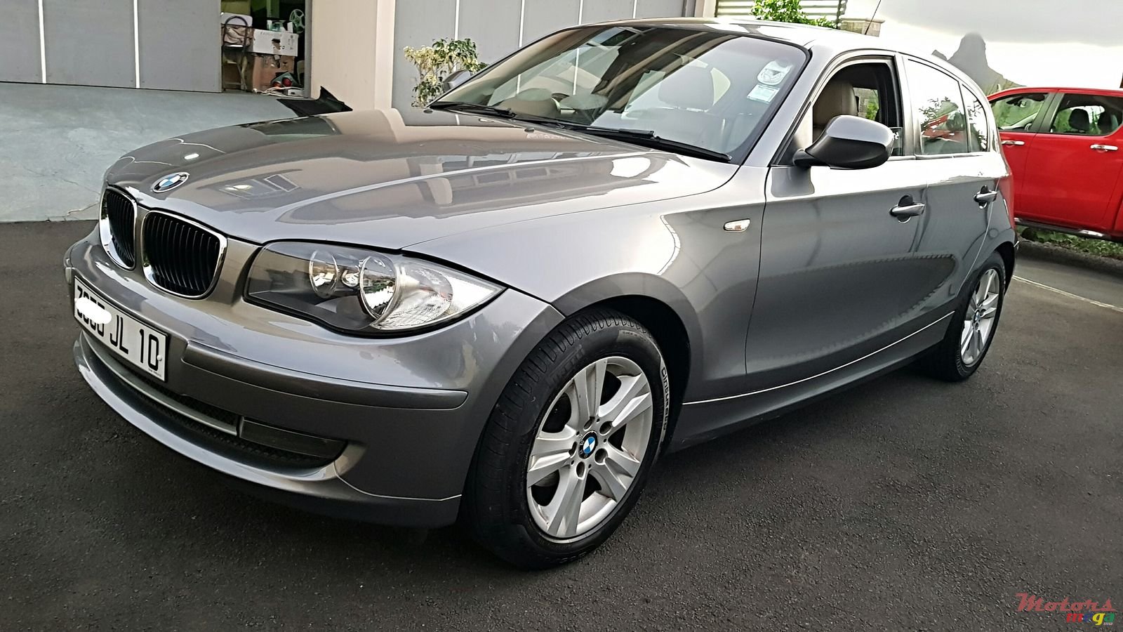 2010' BMW 116 Automatic photo #3