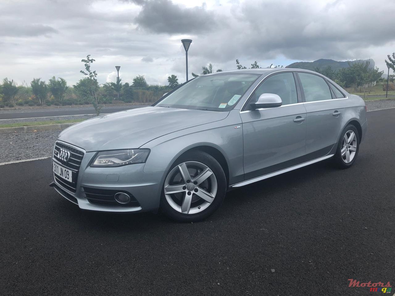 2009' Audi A4 Sedan SportLine photo #1