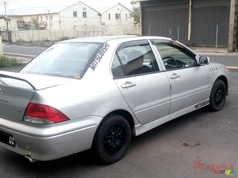 2002' Mitsubishi Lancer photo #3